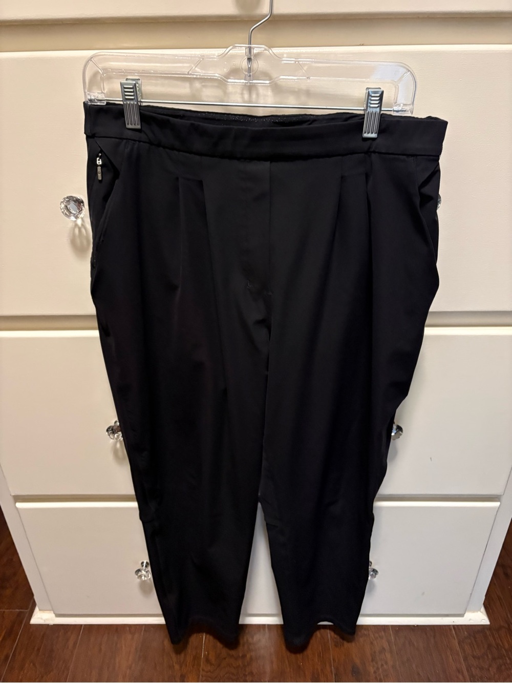 Lululemon Women’s Set of 2 Black and Olive Green Tailored Tapered Pants - Picture 4 of 6